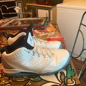 Men’s athletics shoes